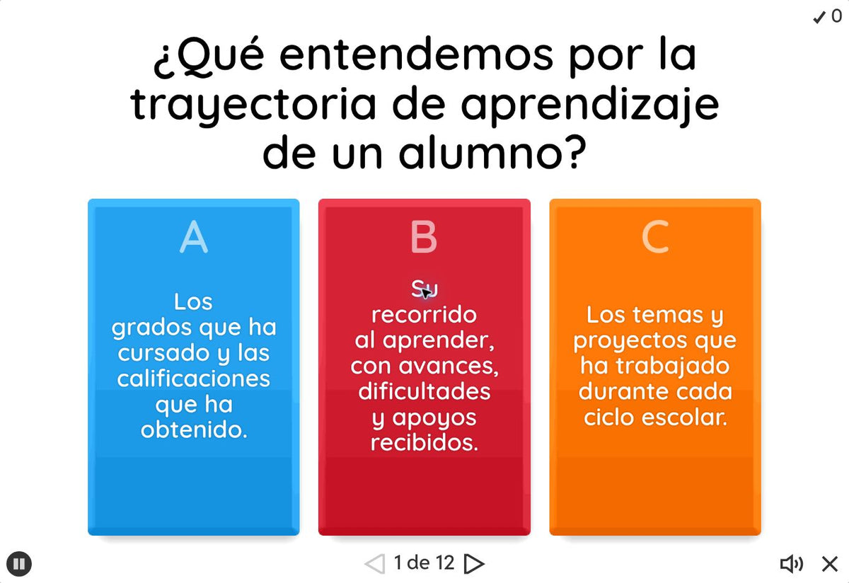 Juego 2 de Multigrado Tema 1. Pregunta de muestra: ¿Qué entendemos por la trayectoria de aprendizaje de un alumno?, con tres opciones de respuesta.