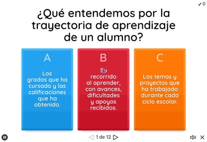 Juego 2 de Multigrado Tema 1. Pregunta de muestra: ¿Qué entendemos por la trayectoria de aprendizaje de un alumno?, con tres opciones de respuesta.